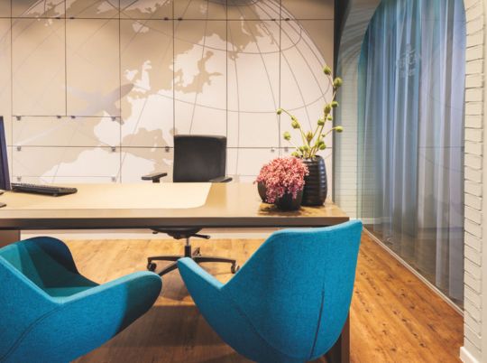 titel q raum und inhalt innenarchitektur reisebüro merican